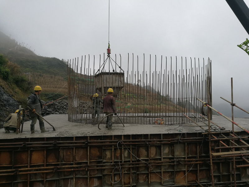 1540371277231080.jpg կͷ2ºÅË«Ïß´óÇÅ4ºÅ³Ð̨»ìÄýÍÁ½½Öþ.jpg