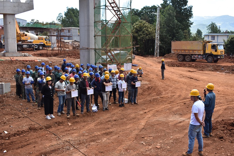 ͼ4 ��չ�߿�׹��Ӧ����Ԯ�����˶�.JPG