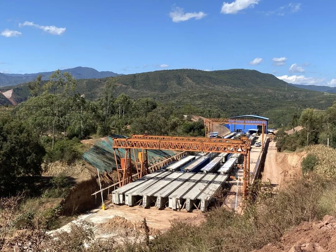 1657605153404657.jpg ¹«Ë¾ÓÀ´ó¸ßËÙÍÁ½¨¶þ·Ö²¿±ê¶ÎÄÚÈ«ÏßÔ¤ÖÆTÁº½½ÖþÔ²ÂúÍê³É2.jpg