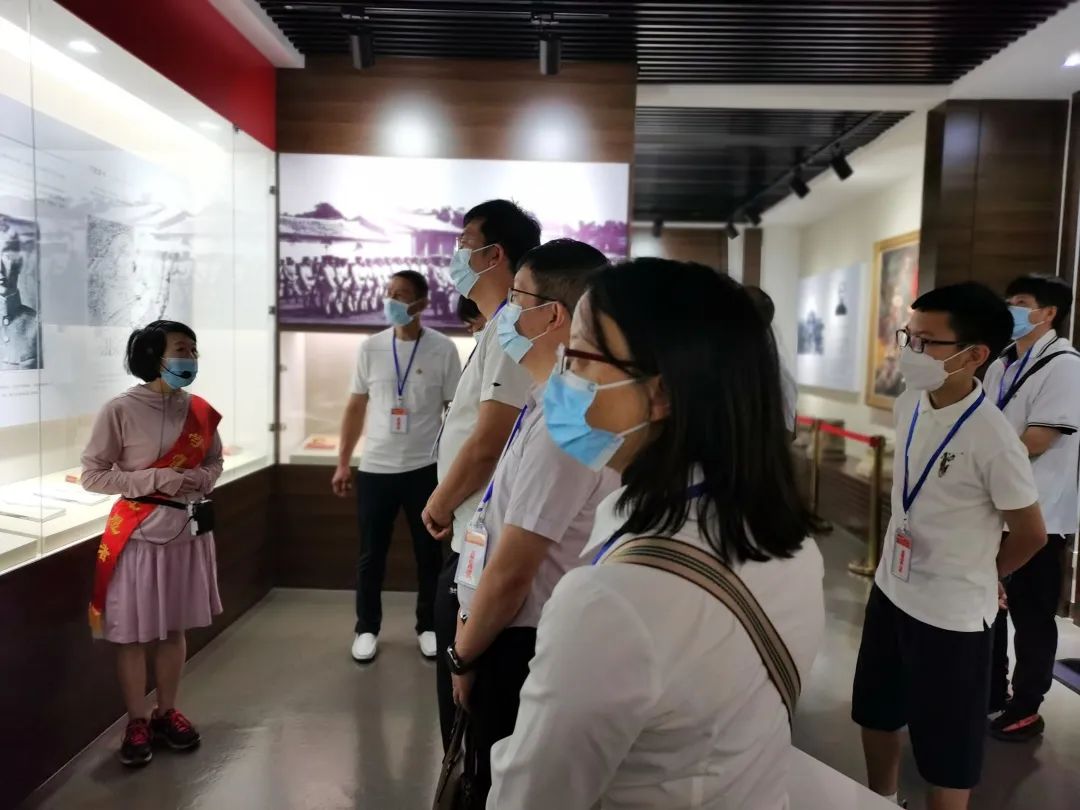 ��ֱ�ܿ�չ��ѭΰ���㼣  ���¾������������⵳���˶�1.jpg