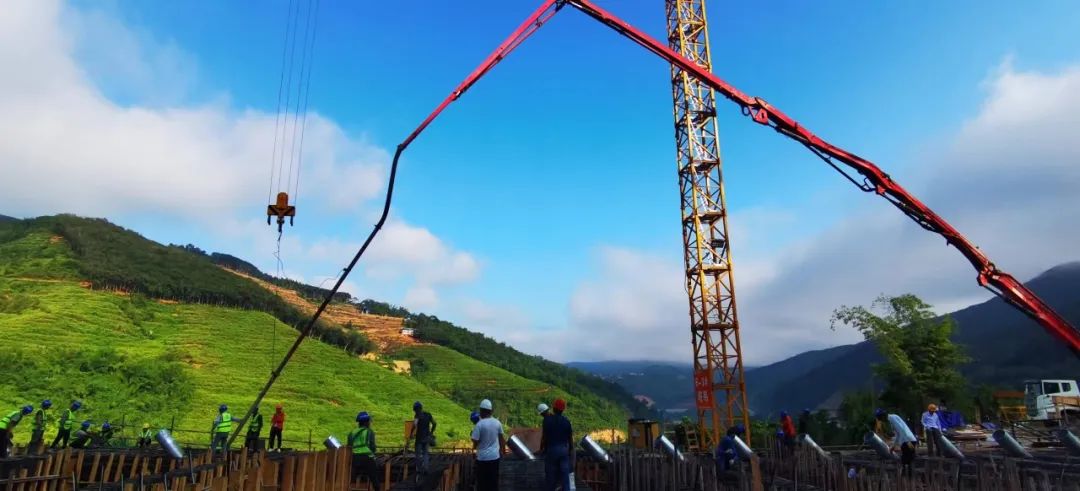 1668736708176897.jpg 2022-11-17-¾°ºéÊÐÉñÃØ¹ÈÀ½²×½ÌØ´óÇŽ±±6ºÅËþ±ß¿çÏÖ½½¶ÎÖ÷Áº»ìÄýÍÁµÚÒ»´Î½½Öþ˳ÀûÍê³É.jpg