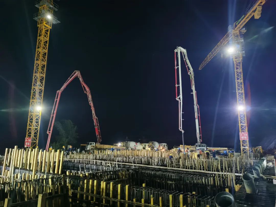 1668736717593118.jpg 2022-11-17-¾°ºéÊÐÉñÃØ¹ÈÀ½²×½ÌØ´óÇŽ±±6ºÅËþ±ß¿çÏÖ½½¶ÎÖ÷Áº»ìÄýÍÁµÚÒ»´Î½½Öþ˳ÀûÍê³É1.jpg