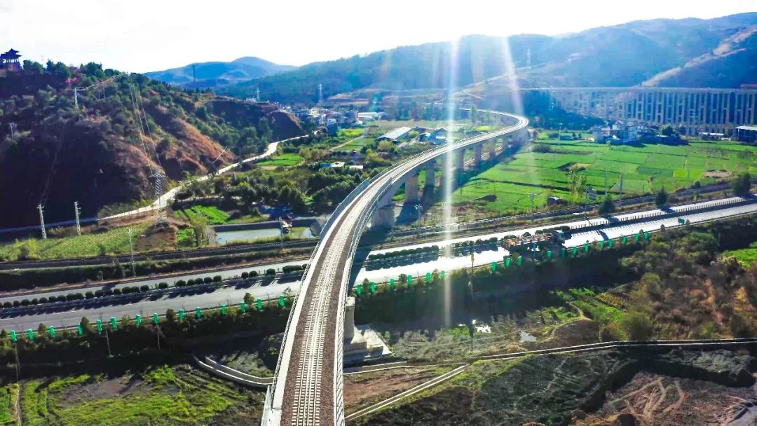 1672712443865512.jpg 2022-12-29-ÔÆÄÏÊ¡×î´óÌú·רÓÃÏß¡ª¡ªÏéÔÆ²Æ²úÌú·רÓÃÏß¿ªÍ¨ÔËÓª5.jpg